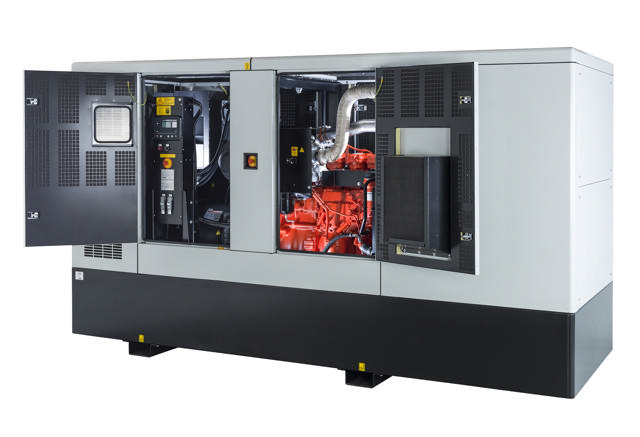 Dieseldrevet marinmotor fra Scania, med aggregat fra Nogva og innkapslet i et el-skap, vist mot hvit bakgrunn.