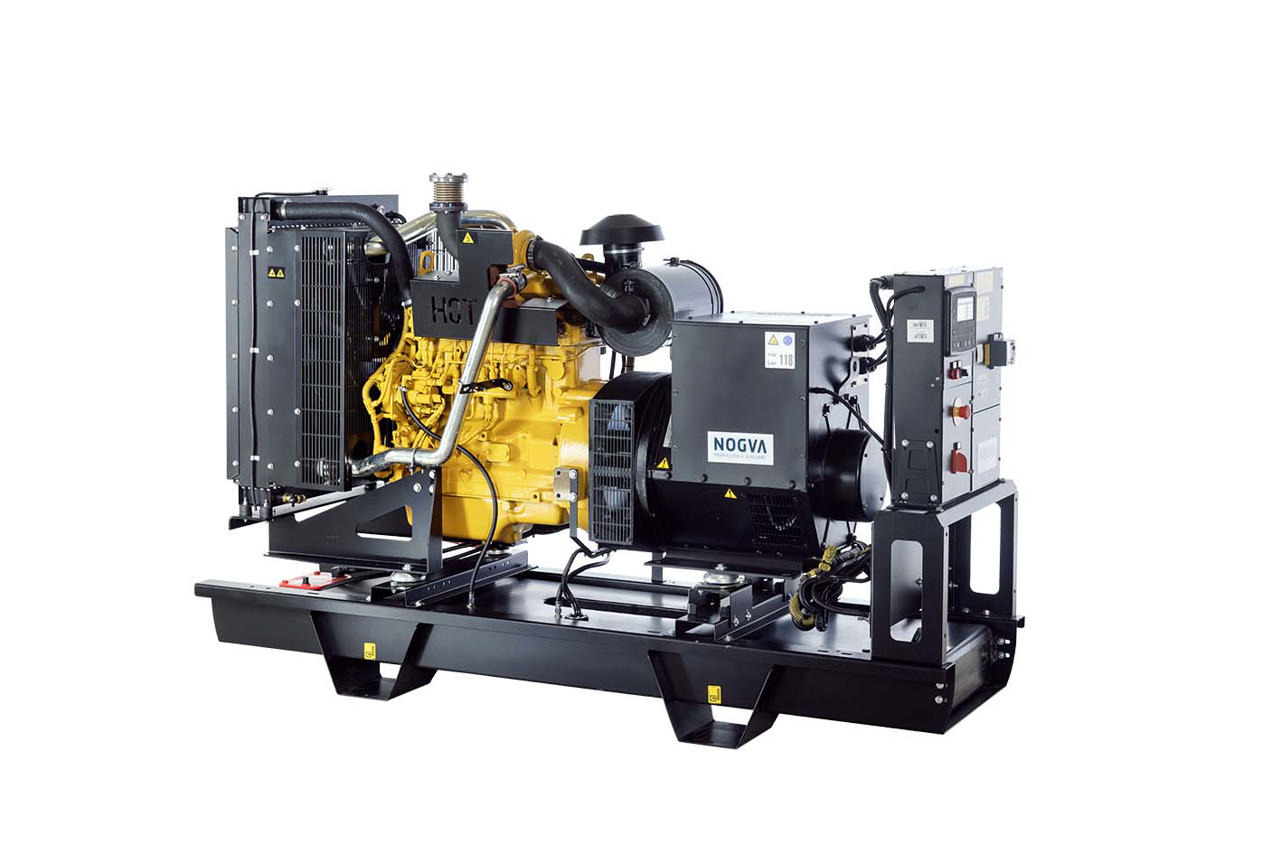 En NJD100-50 S3A industriaggregat fra Nogva på hvit bakgrunn