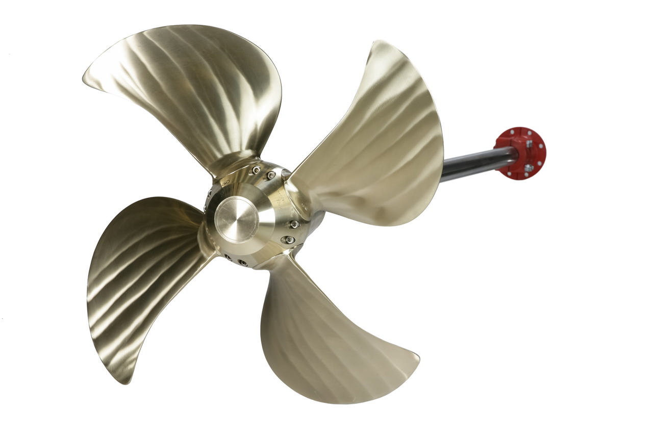 En N4-215/65 propeller fra Nogva på hvit bakgrunn