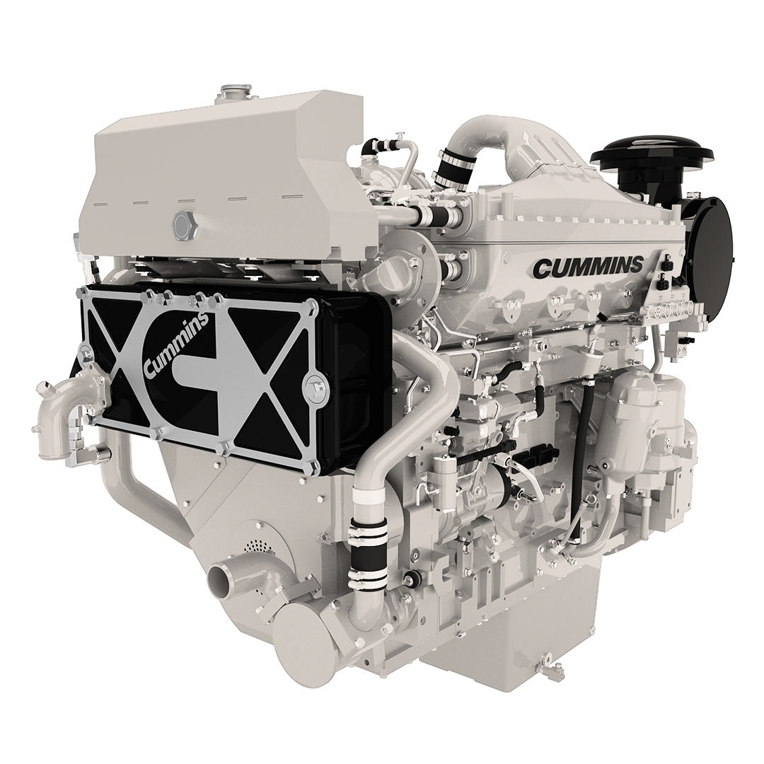 En QSK19 M marinemotor fra Nogva på hvit bakgrunn